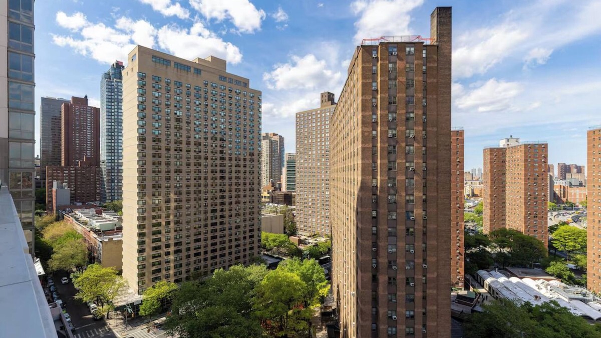 Upper East Side Hotel | 2 Units with 2 Queen Beds at Courtyard New York Manhattan/Upper East Side!