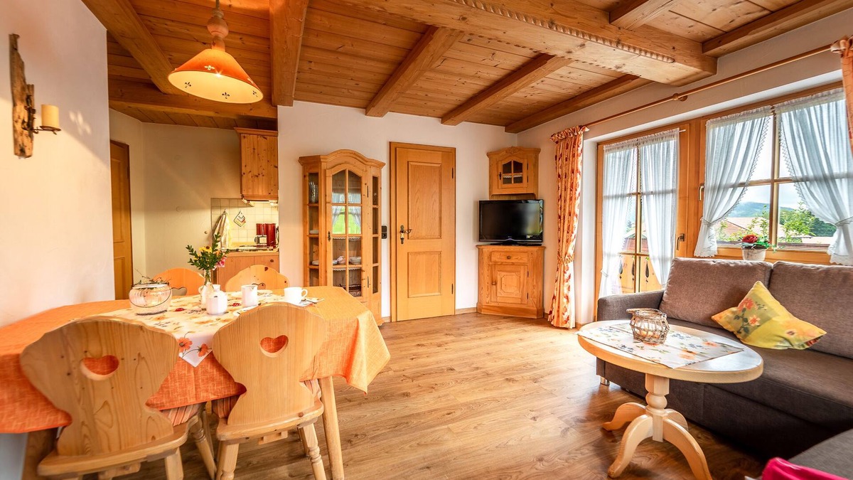 Ruhpolding Apartment | 2 vacation apartment 43sqm, balcony, kitchenette, 1 bedroom, 1 bed-sitting room, WLAN