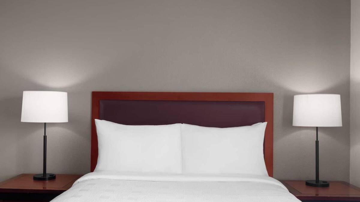 East Roseville Parkway Hotel | 2 Welcoming Suites Near Roseville Golfland Sunsplash, Perfect for Families!