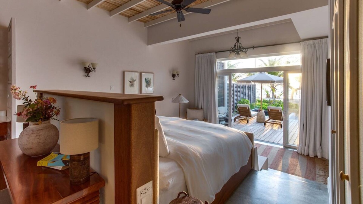 Plantation House | 2 x 2 Bedroom Beachfront Room at Itzana Resort