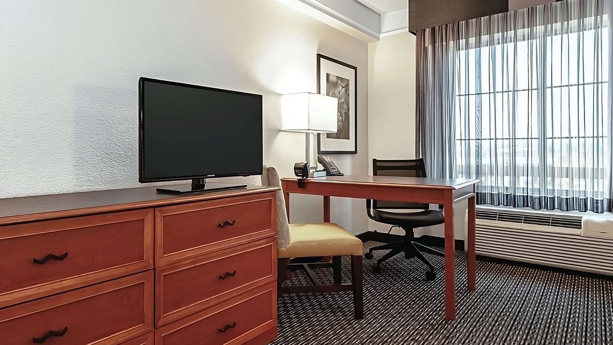 Guasti Hotel | 2 x 2 Double Beds Room at La Quinta Inn & Suites by Wyndham Ontario Airport