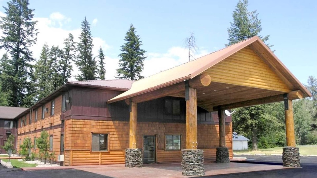 Ponderay Hotel | 2 x 2 Queen Beds with Living Room at FairBridge Inn & Suites Sandpoint