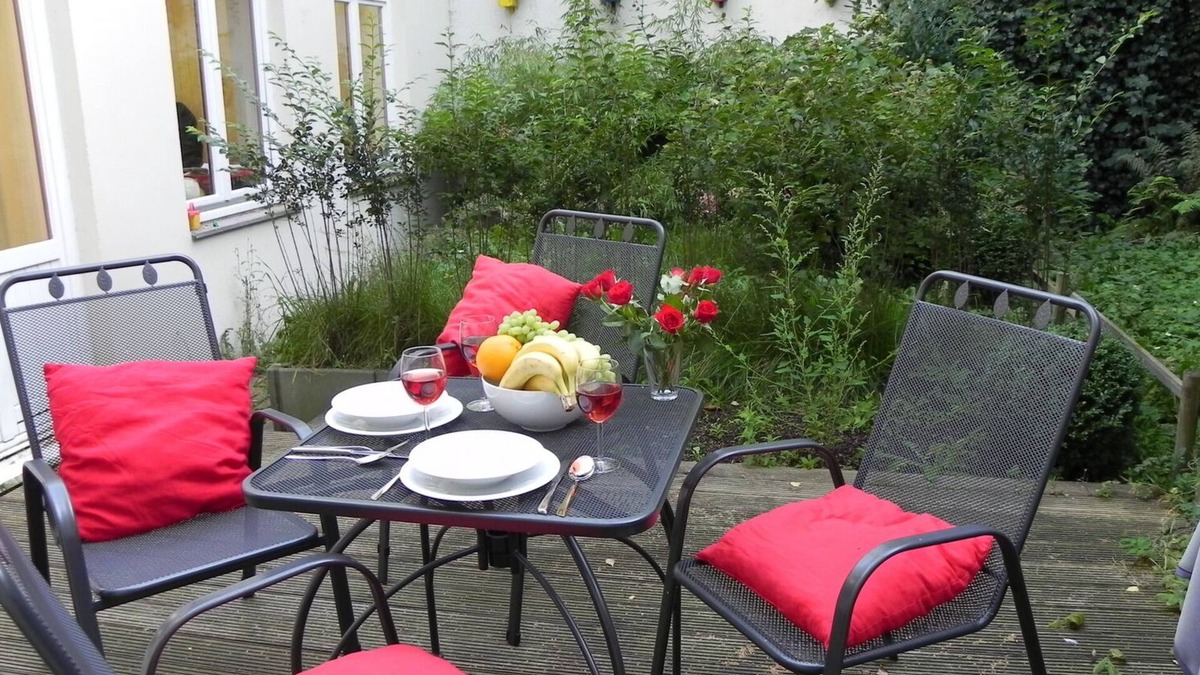 Altona-Nord Apartment | 2-Zi.-Apartment "Neue Flora", modern apartment for up to 5 people., Incl. WIFI