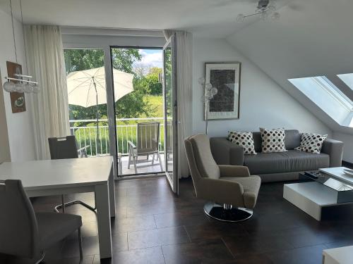 Hertingen Apartment | 2-Zimmer-Ferienwohnung mit 2 Balkons - Golf, Bike & Wellness im Markgräflerland!