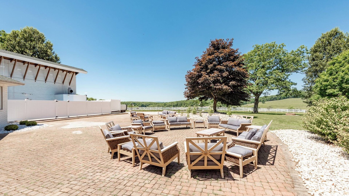Crellin House | 20-Acre Estate w/Pool, Games & Meeting Space