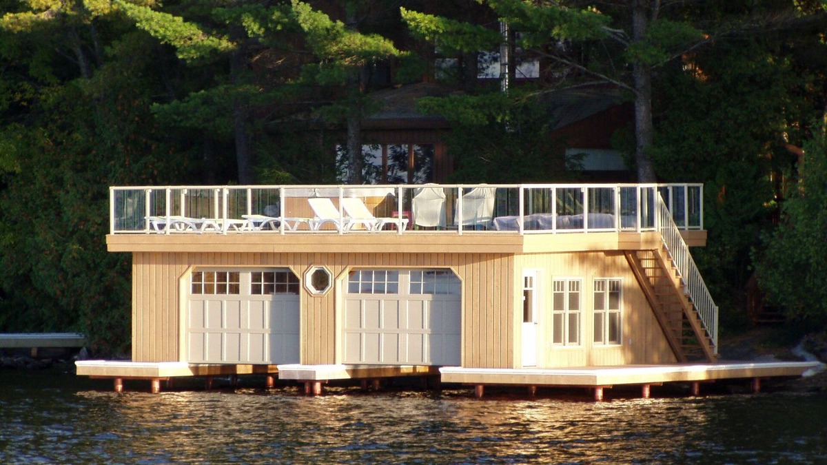 Gravenhurst Cottage | 20% early bird,On Lake Muskoka,hot tub,sunset from Boathouse,playset,watercraft