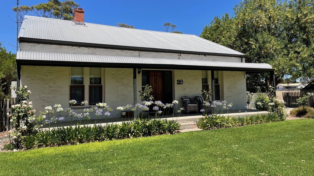 Keith Bed & Breakfast | 20 Hill Ave Bed & Breakfast - 'feel at home, when away'