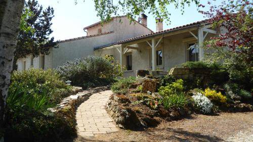 Jonzac Bed & Breakfast | 20 m² Bed and breakfast ∙ 2 guests