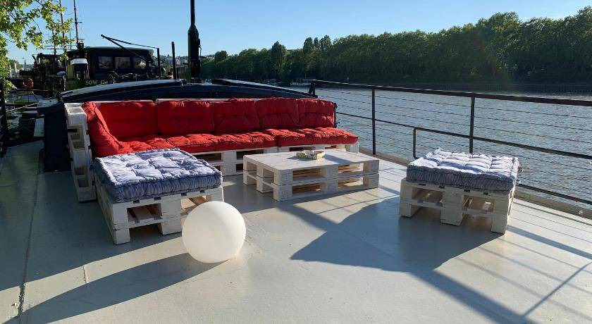 Auteuil Boat Rental | 20 m² Houseboat ∙ 2 guests