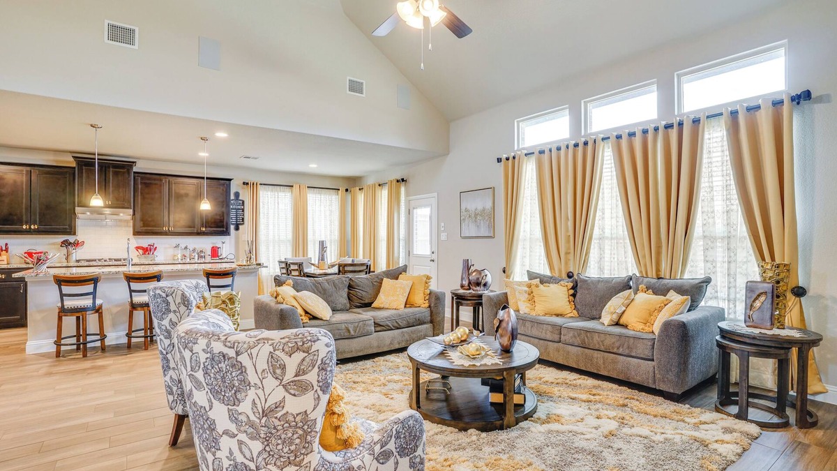 Mansfield House | 20 Mi to AT&T Stadium: Remote-Work Ready Home!
