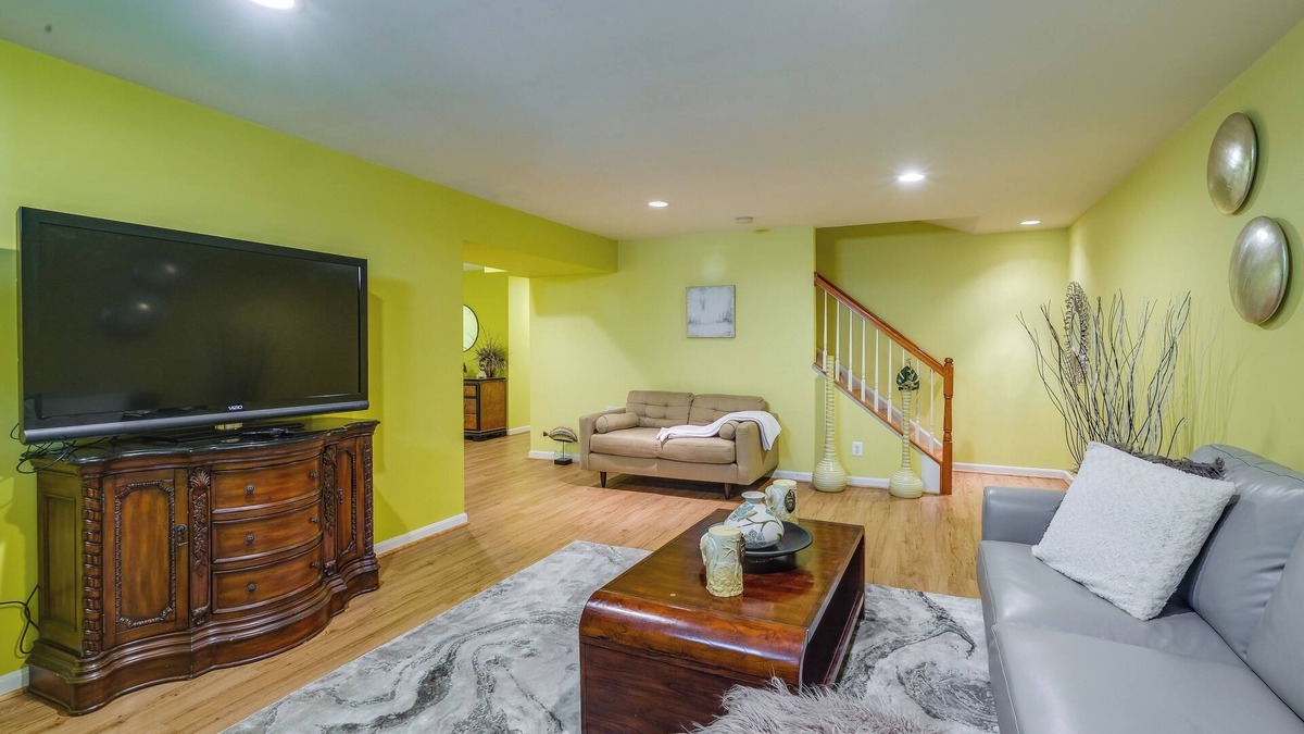 Lorton Apartment | 20 Mi to Downtown DC: Pet-Friendly Lorton Apt!
