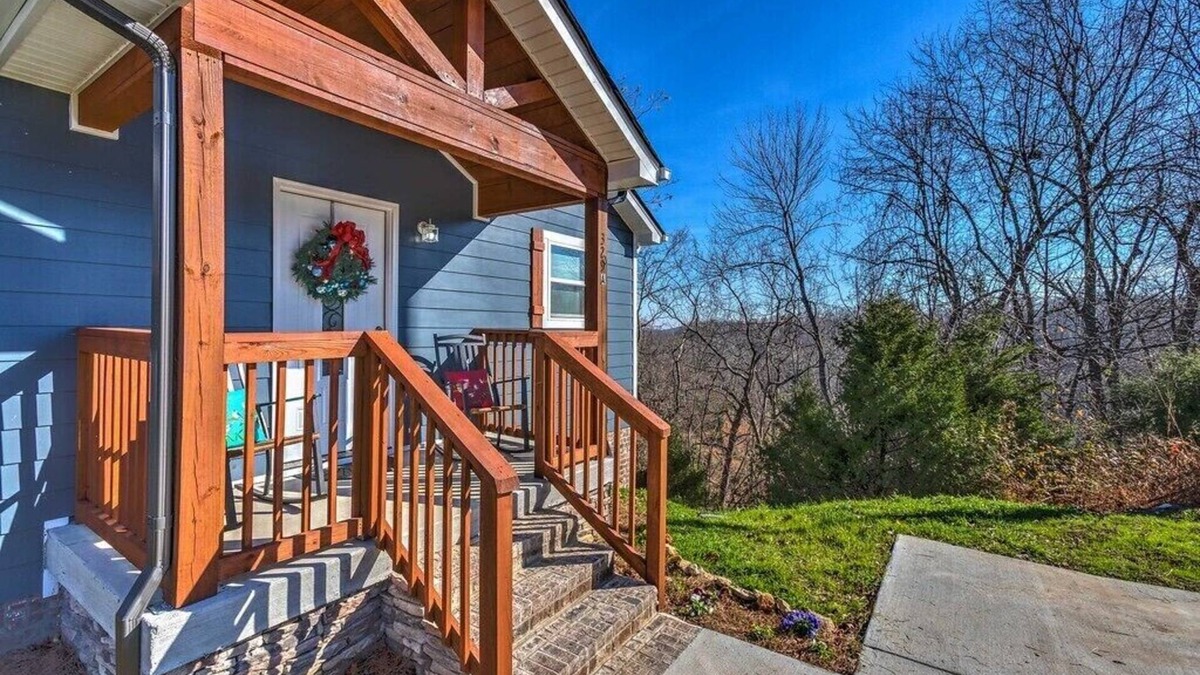 Goodlettsville House | 20 min to Nashville! 3000 sq ft. Peaceful setting! Beautiful views! Sleeps 16!