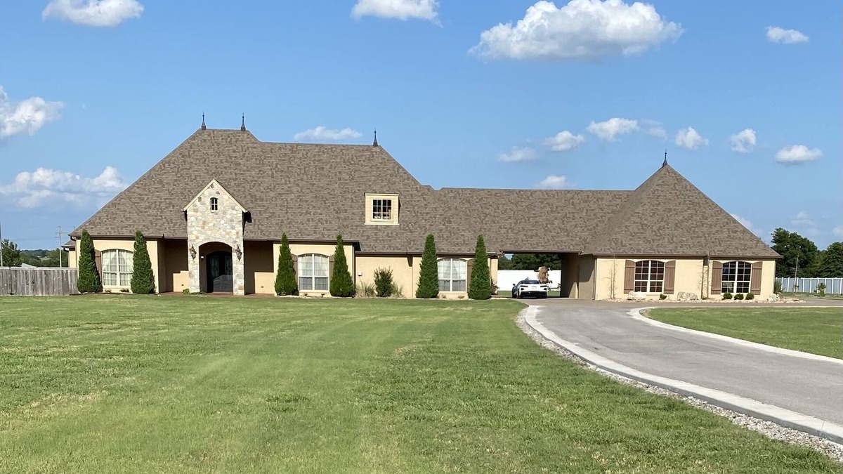 Kiefer House | 20 mins to downtown Tulsa. Beautiful, luxury home on 10 acres,