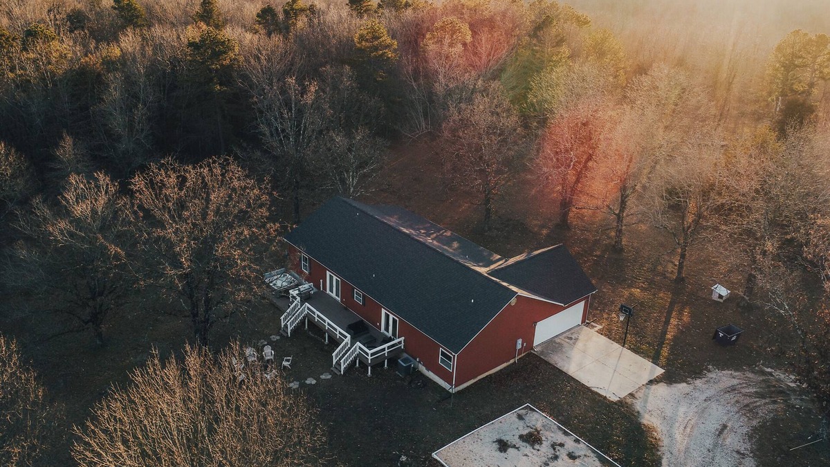Harrison House | 20 mins to Ponca, 20 mins to Harrison, Sleeps 10 - HOT TUB!