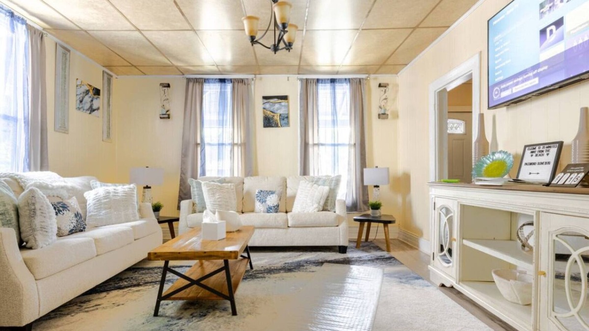Brunswick House | 20 MINUTES AWAY FROMTHE BEACH