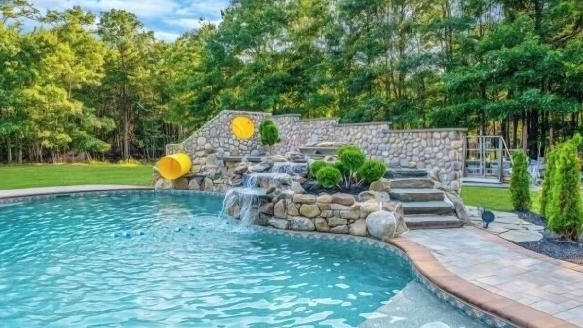 Mastic House | 20 Minutes from the Hamptons! Quiet 4 bedroom getaway with pool.