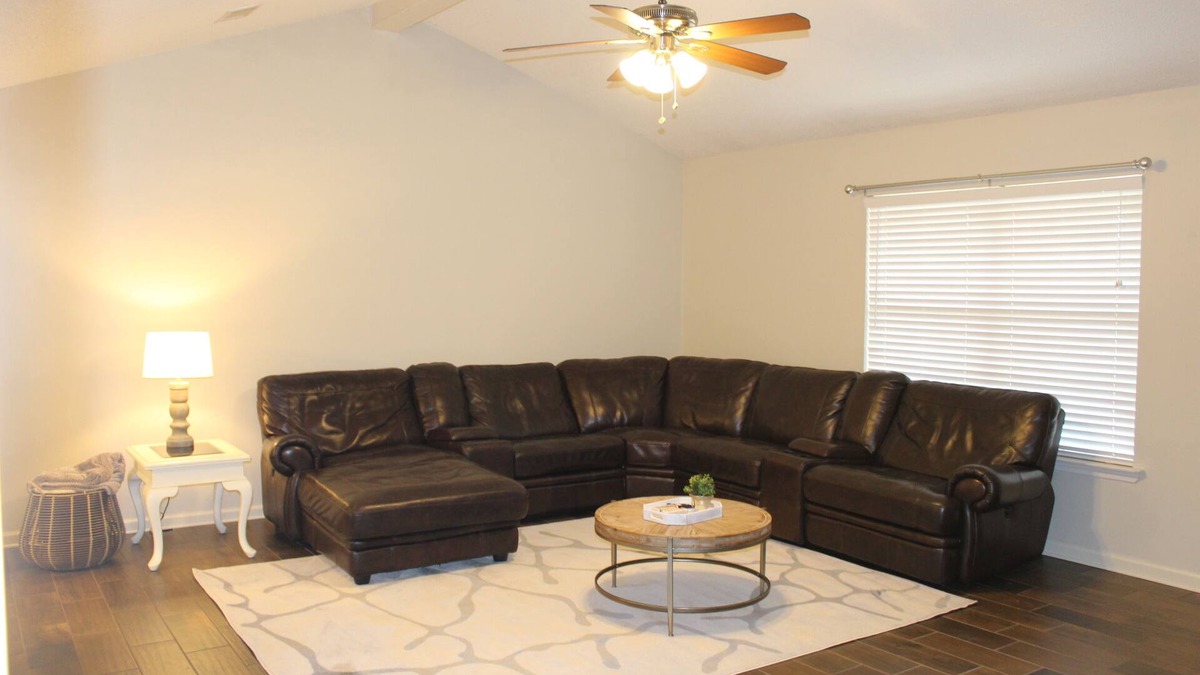 Cabot House | 20 minutes to LRAFB. Spacious home close to shopping & eating. .