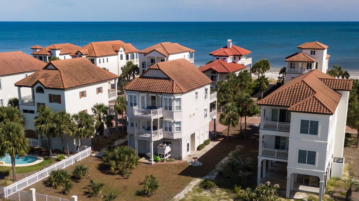 East End House | 20% OFF 2025! Beach & Bay views! 4BR/3.5BA, Elevator, Com Pool/Tennis Court