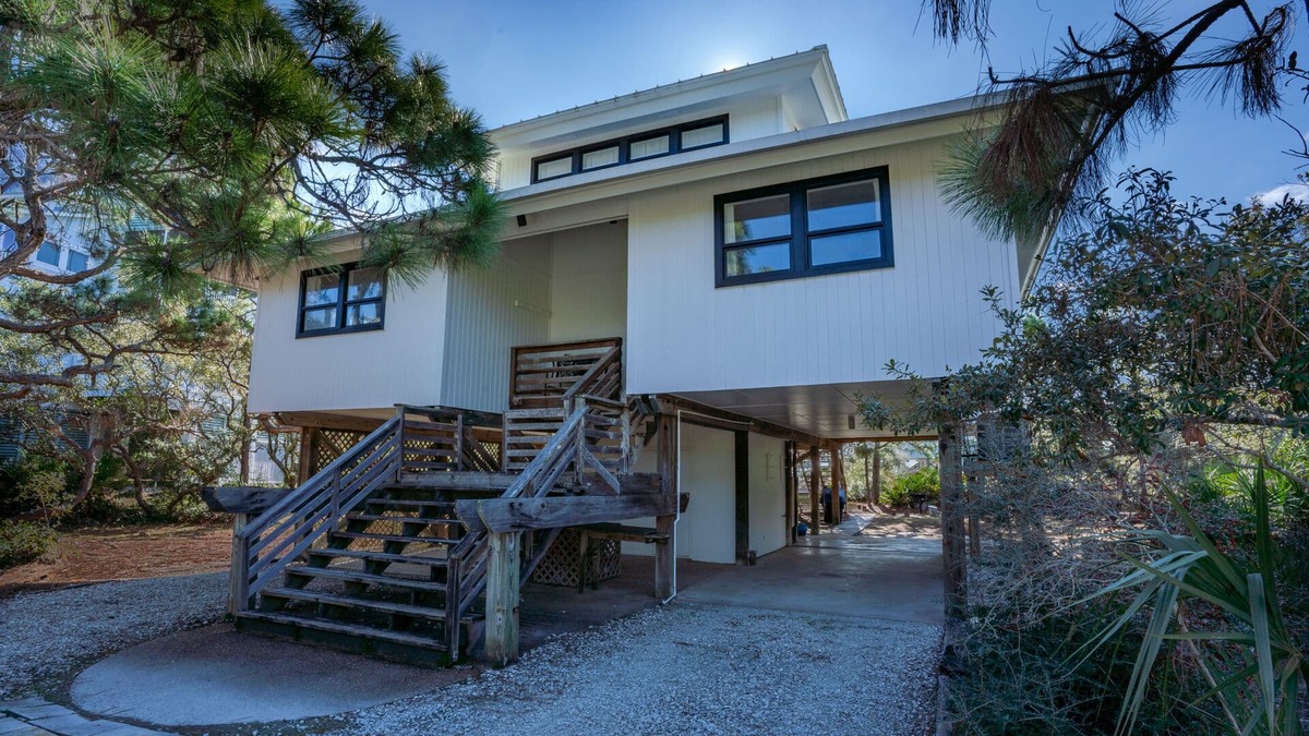 Plantation House | 20% OFF FALL! 3BR/2BA 1st Tier w/Easy Beach Access & Clubhouse w/Pool!