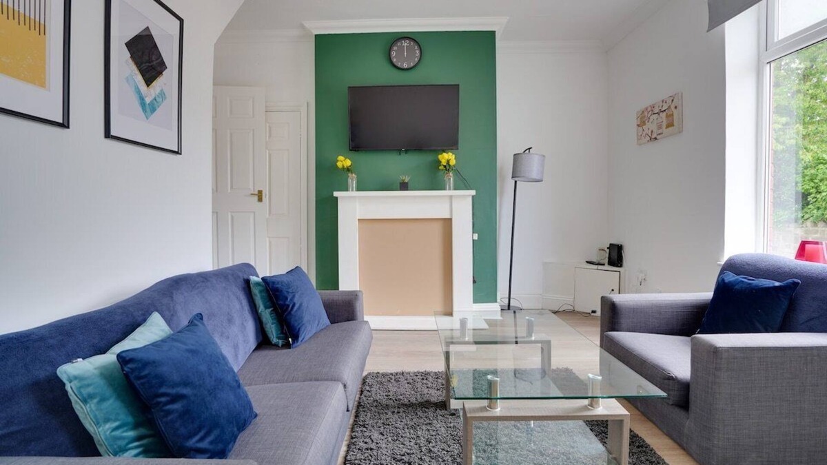 Newbottle House | π 20% Off - Furnished 3 Bed/Wi-Fi/Free parking/6 Guest's π