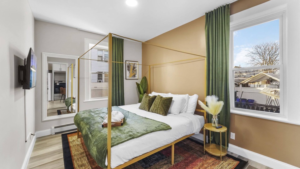 Ampere Apartment | 20%Off King bd Save on 3Day+ Stays 30 Min to NY