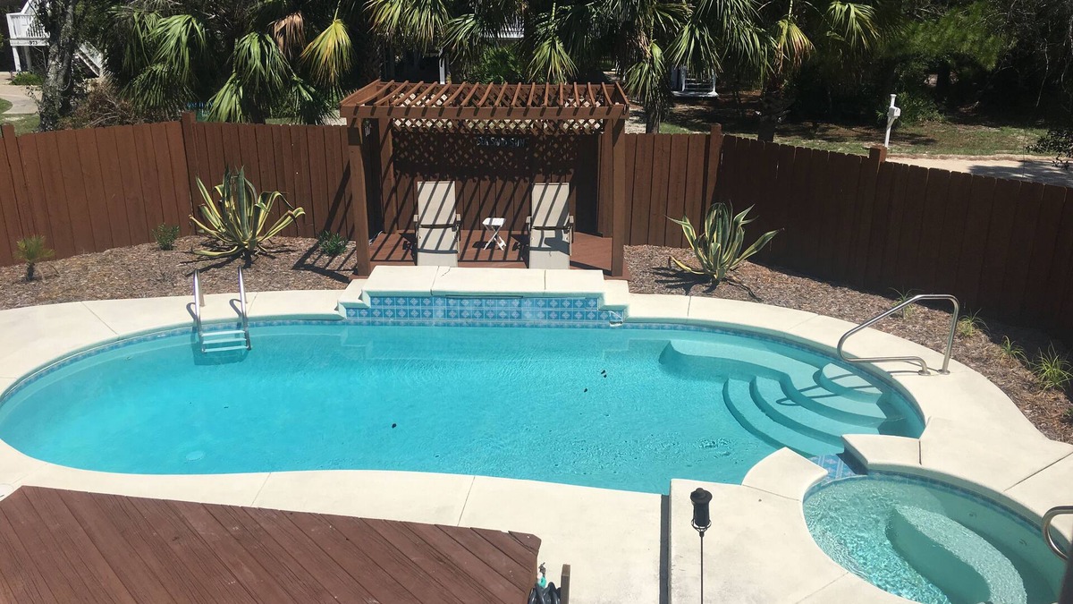 East End House | 20% OFF NOV, Dog Friendly, POOL, w/Fenced Yard, Bay and Beach Access!