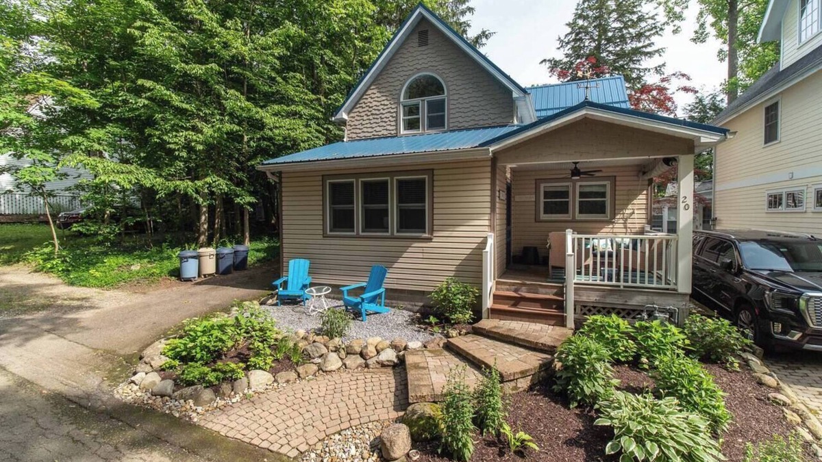Chautauqua House | 20 Park-Walk to Everything CHQ-Pets OK-Free Bikes