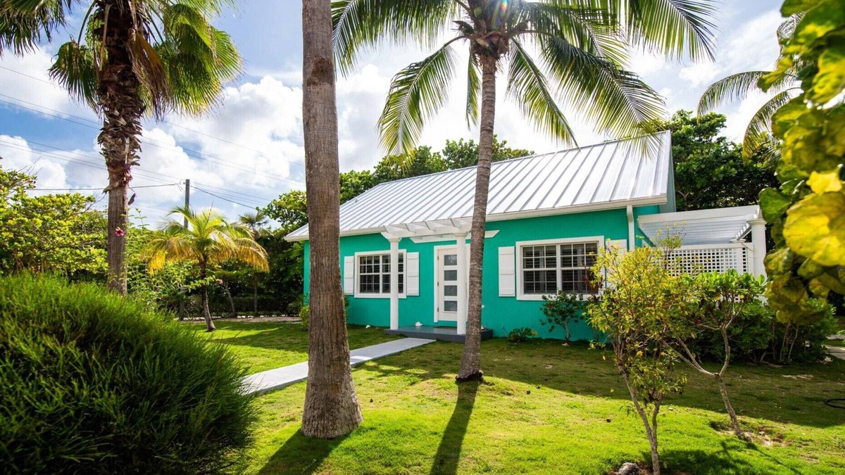 North Side Villa | 20 Steps to the Beach -WINTER DISCOUNT-
