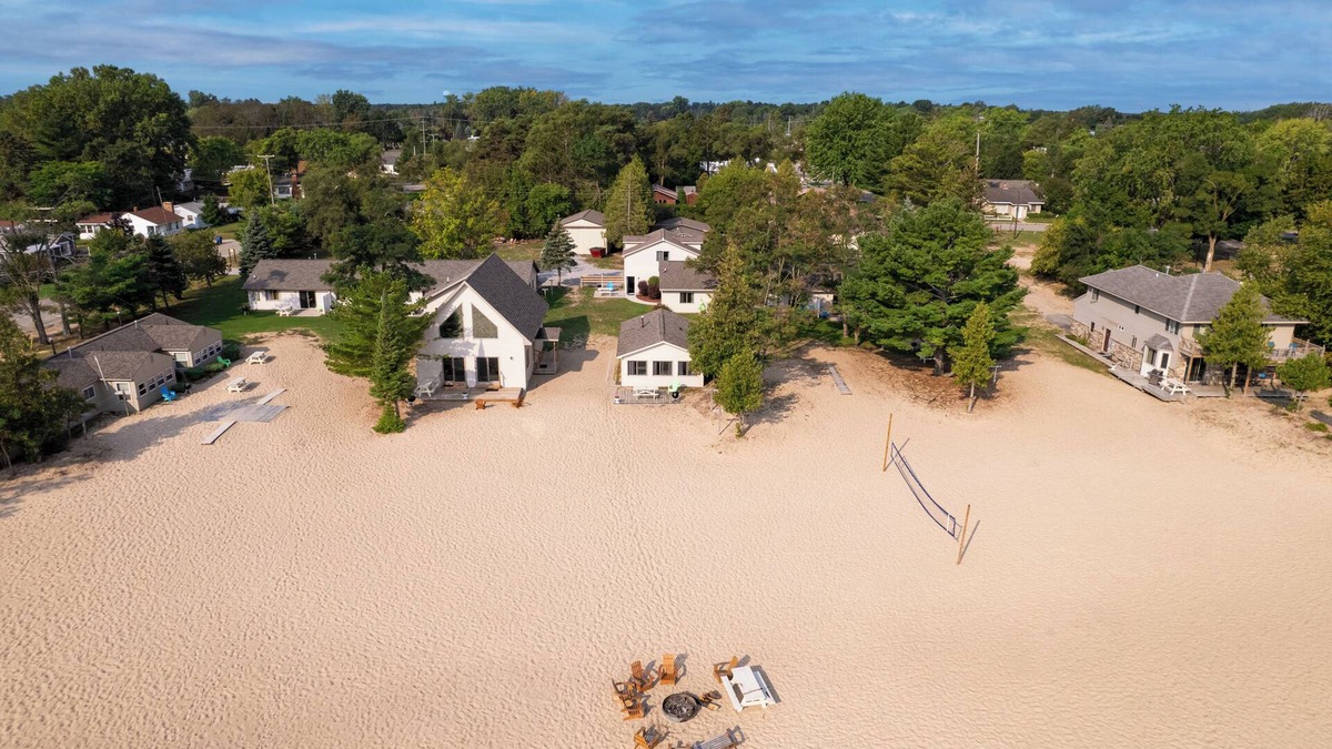 Oscoda Resort | #20 Thomas' Parkside Cottages. Walk-out to private deck/beach on Lake Huron