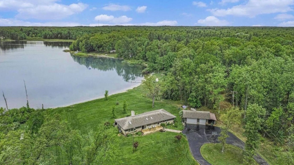 Branch House | 200 feet of lake front on 5 acres, great for accommodating large groups.