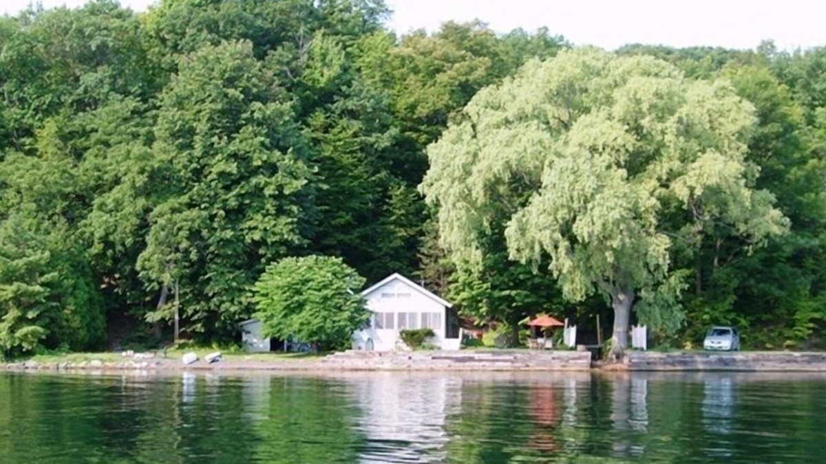 Valois Cottage | 200 feet of level lake access.