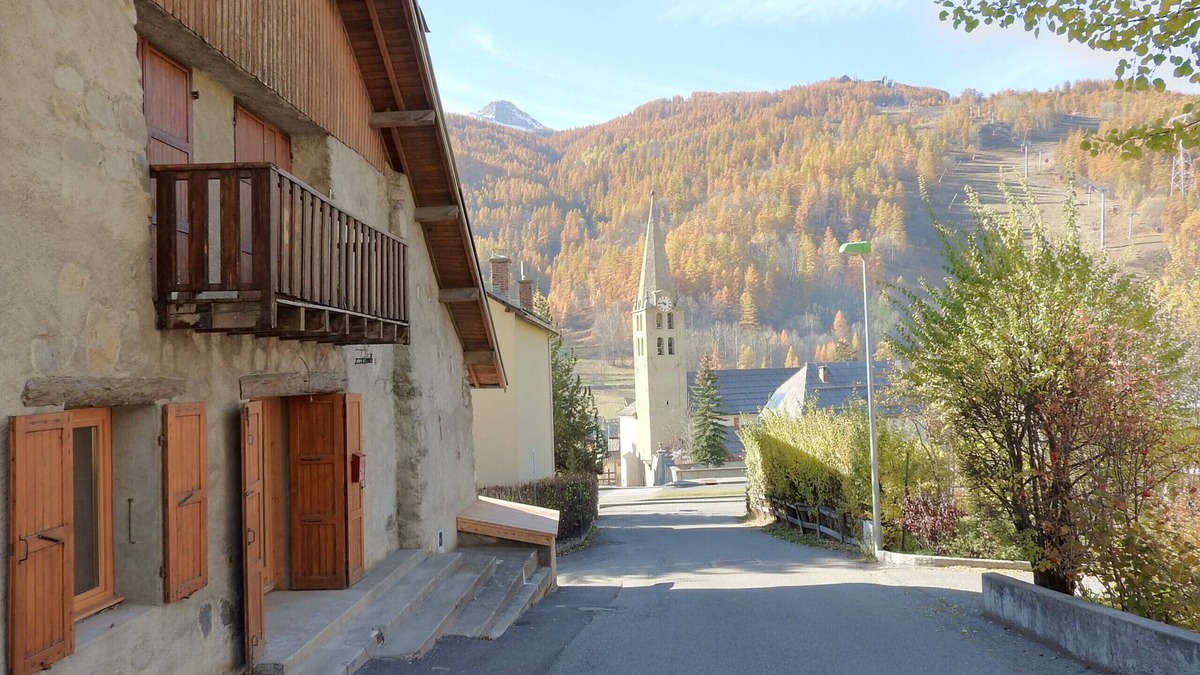 Saint-Chaffrey Ski Chalet | 200 m FROM SKI SLOPES- HOUSE FOR 12 PERSONS