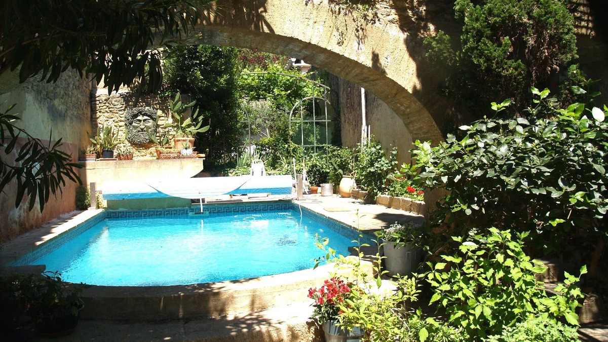 Sernhac House | 200 m2 artist's house in historic village 3km from Pont du Gard