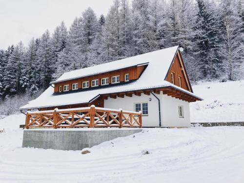 Hutisko-Solanec Cabin | 200 m² Lodge ∙ 4 bedrooms ∙ 13 guests