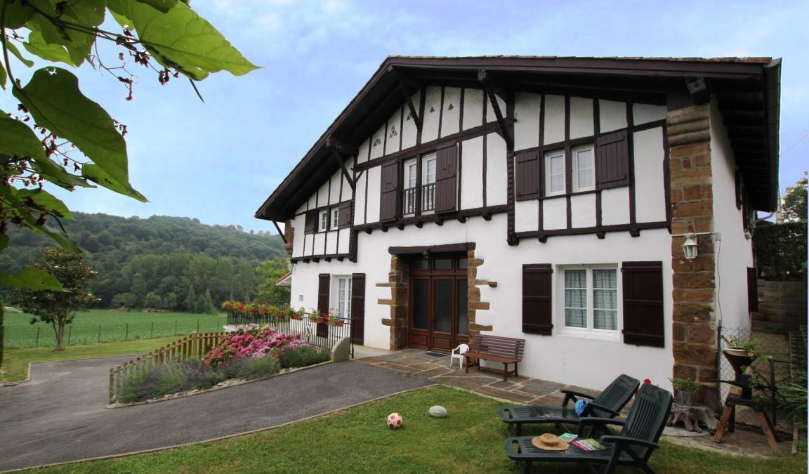 Beyrie-sur-Joyeuse House | 200 m² Gîte ∙ 5 bedrooms ∙ 10 guests