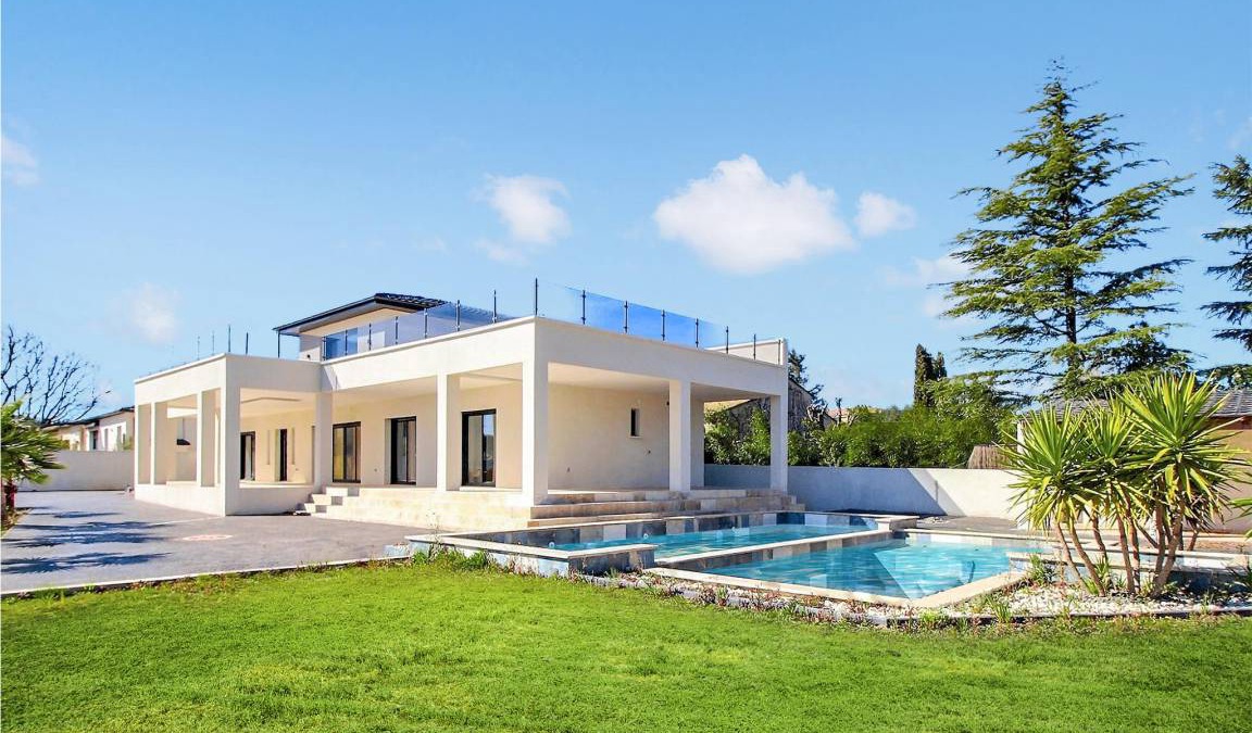 Pont-Saint-Esprit House | 200 m² House ∙ 4 bedrooms ∙ 8 guests