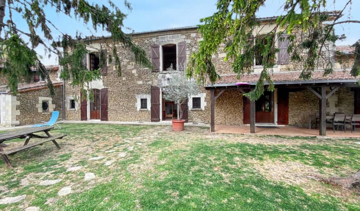 Mouterre-Silly House | 200 m² House ∙ 5 bedrooms ∙ 16 guests