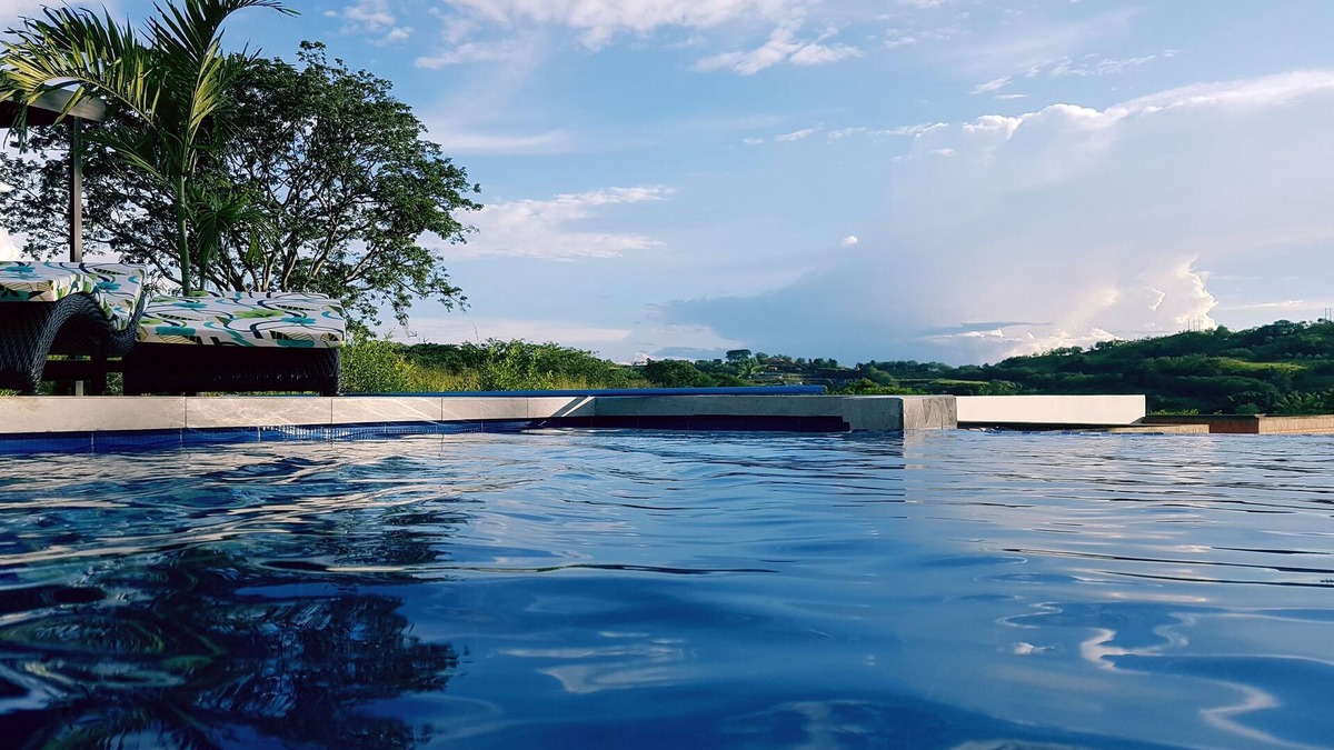 Neira House | 200 m2 modern holiday home, infinity pool, natural river. Kondo Grst. 1300 m2
