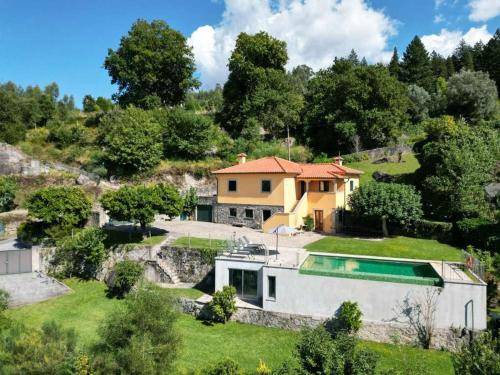 Calheiros Resort | 200 m² Resort ∙ 4 bedrooms ∙ 9 guests