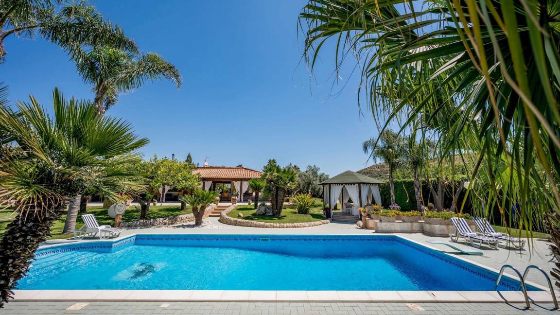 Chiaramonte Gulfi Villa | 200 m² Villa ∙ 4 bedrooms ∙ 8 guests