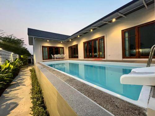 Udon Thani Villa | 200 m² Villa ∙ 3 bedrooms ∙ 10 guests