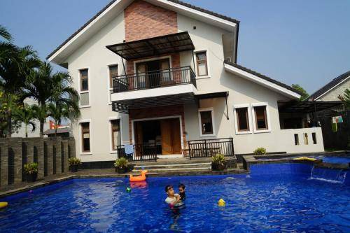 Depok Villa | 200 m² Villa ∙ 3 bedrooms ∙ 20 guests