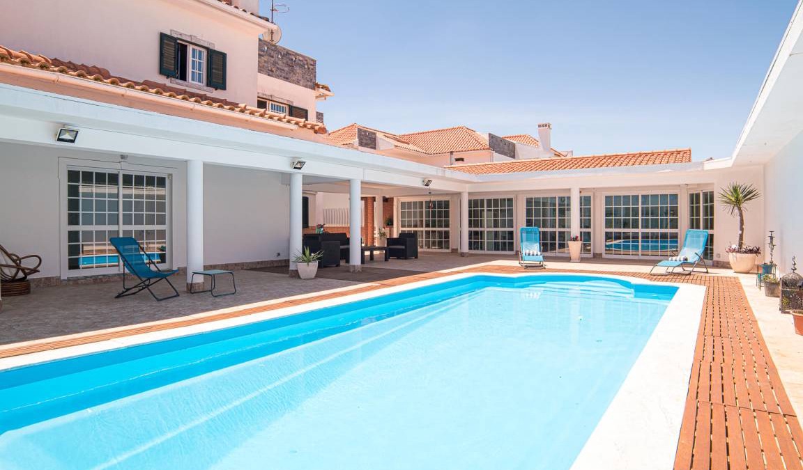 Charneca de Caparica e Sobreda Villa | 200 m² Villa ∙ 5 bedrooms ∙ 10 guests