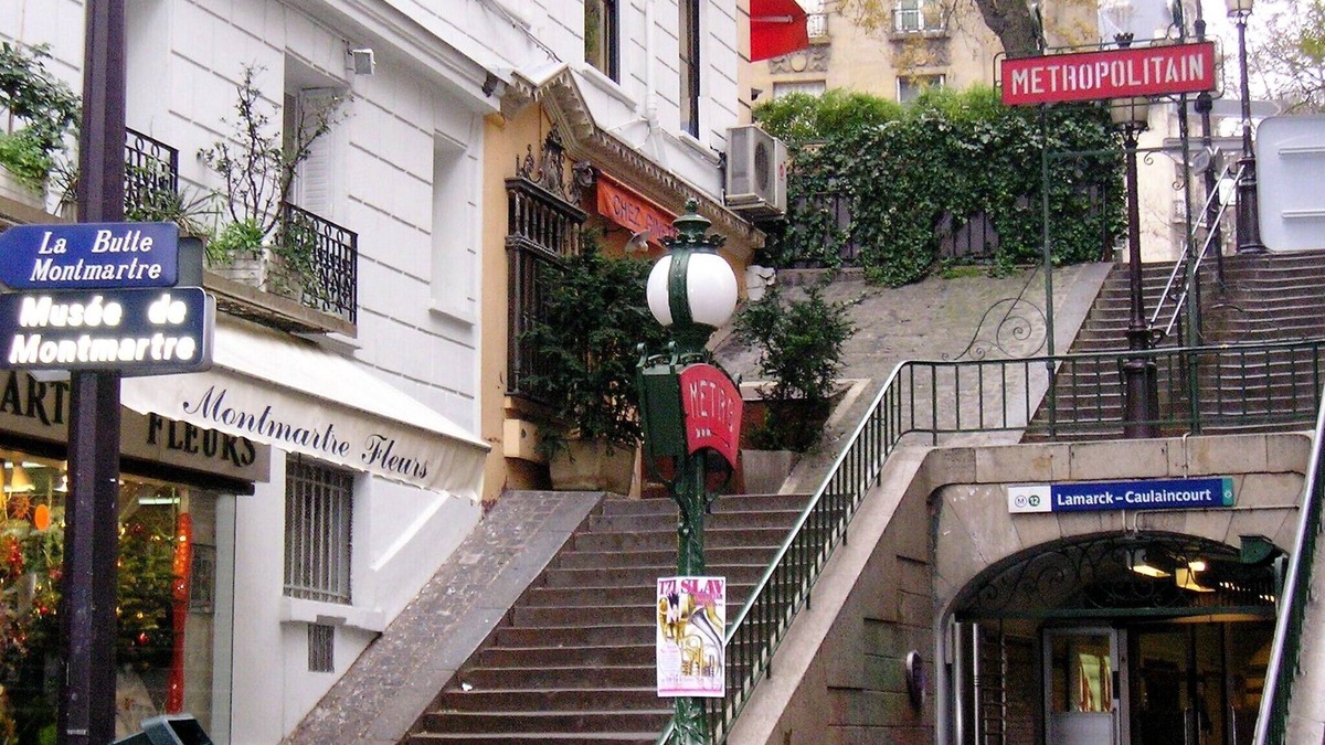 Quartier des Grandes-Carrieres Apartment | 200 meters from Lamarck metro station. Very pleasant 2-room apartment with terrace.