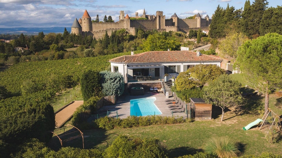 Carcassonne Villa | 200 meters from the Cité, luxury 2jacuzzis villa and heated swimming pool