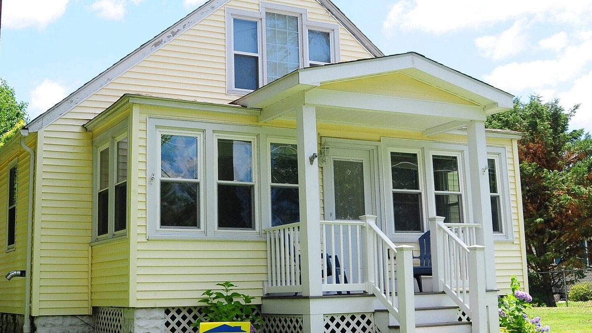 Rock Hall House | 200 steps to the beach!