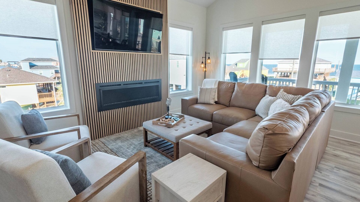 Crystal Beach House | 200 Steps to Beach.6BR sleeps 18 w/Karaoke, Outdoor Bar, Games, Decks & Views