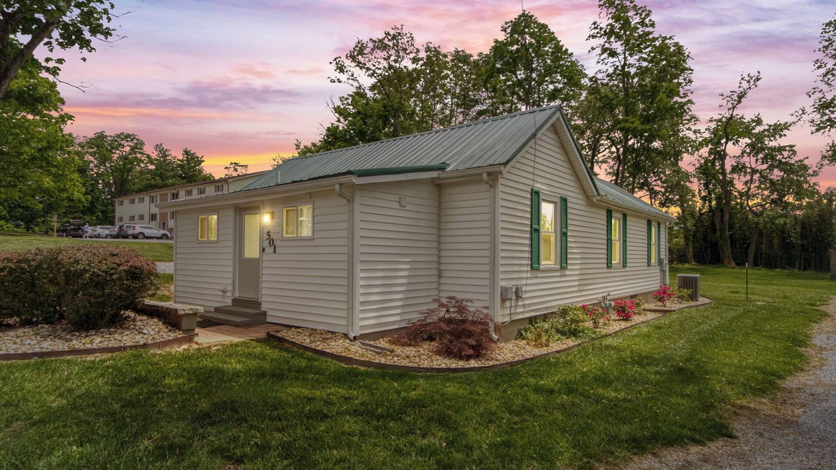 Miller Southside House | 200 Yards to Lane Stadium Green Street
