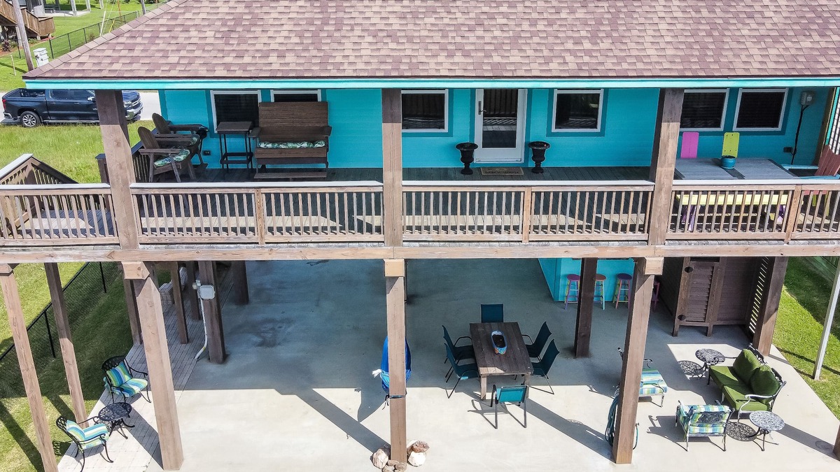 Galveston House | 200 yards to the beach/Large deck/Dog Friendly/Private Fishing Pier/Golf Cart