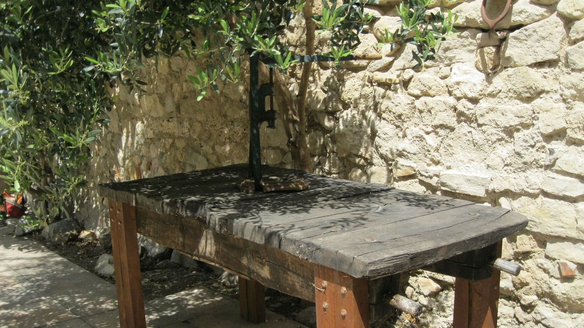Sigean House | 200 year old, large townhouse with romantic patio